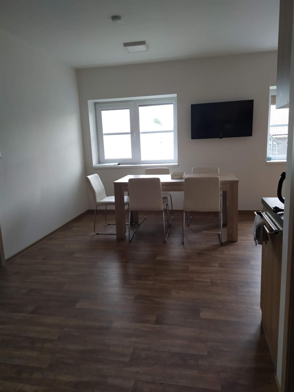 TV and multimedia, Living room, Seating area, Dining area