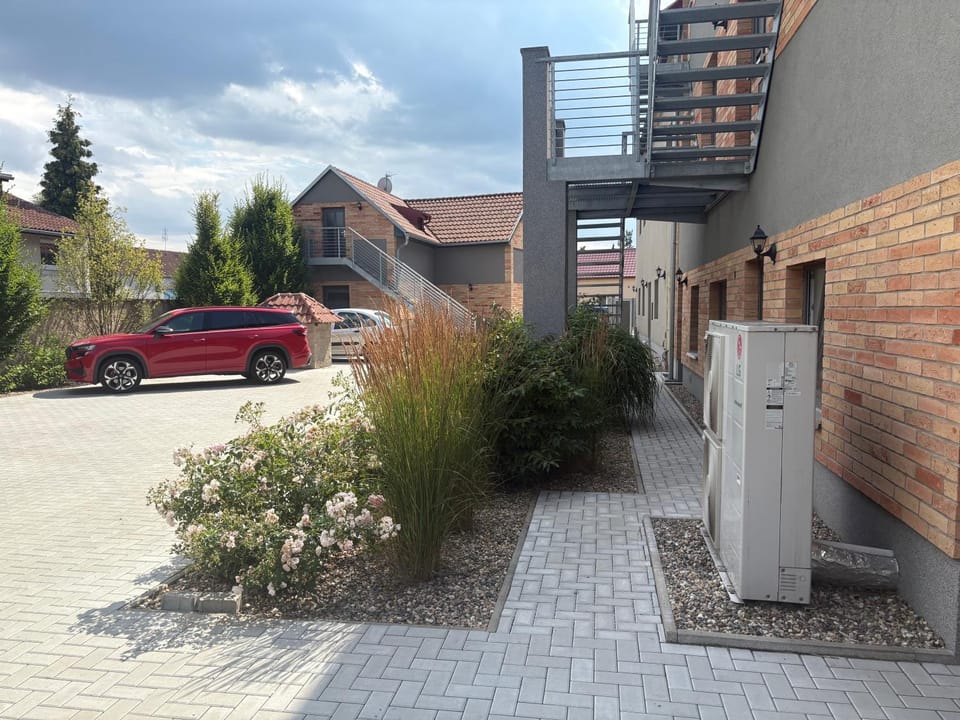 Property building, Neighbourhood, Parking