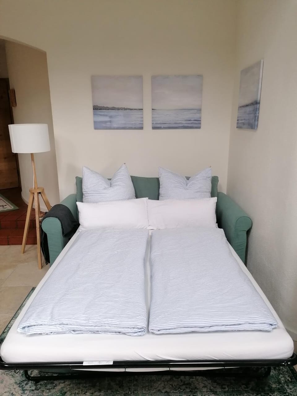 Bed, Living room