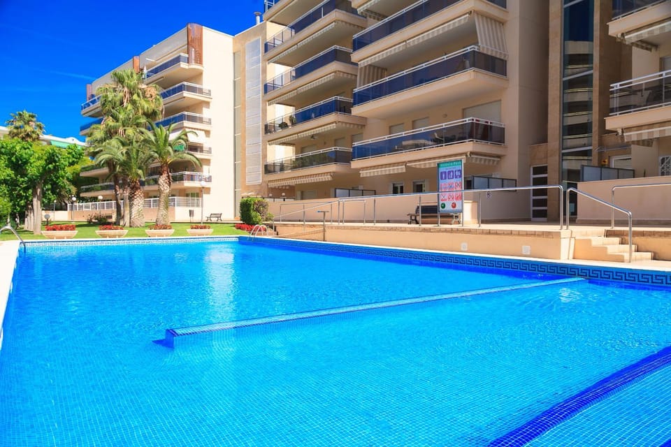 Property building, Garden, Swimming pool, Swimming pool