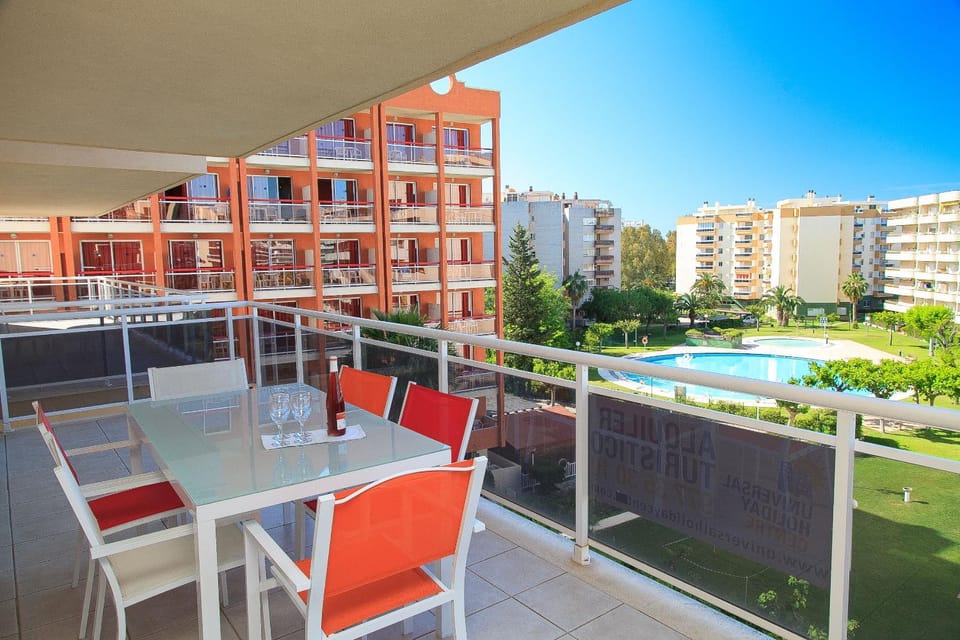 Balcony/Terrace, Dining area, Pool view