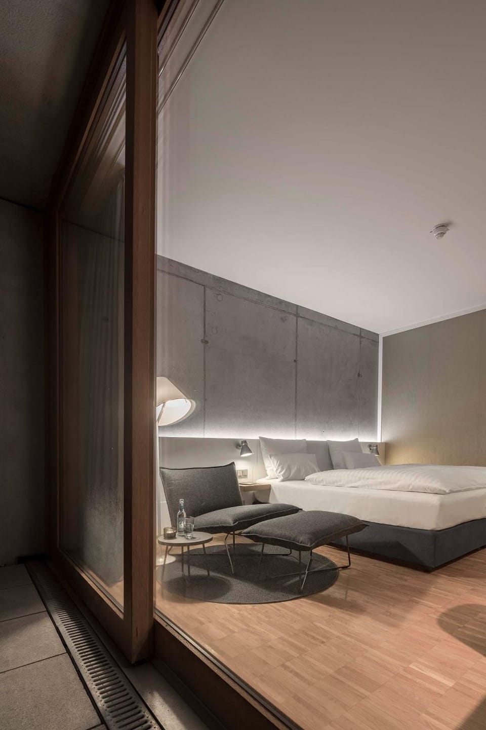 Bed, Seating area, Bedroom