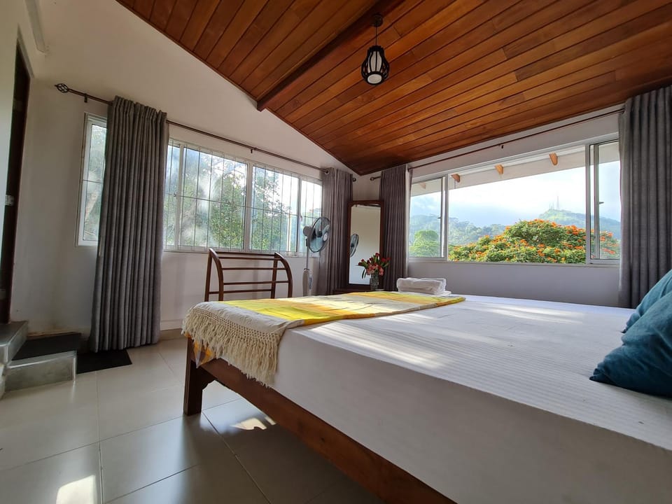 Bedroom, Mountain view