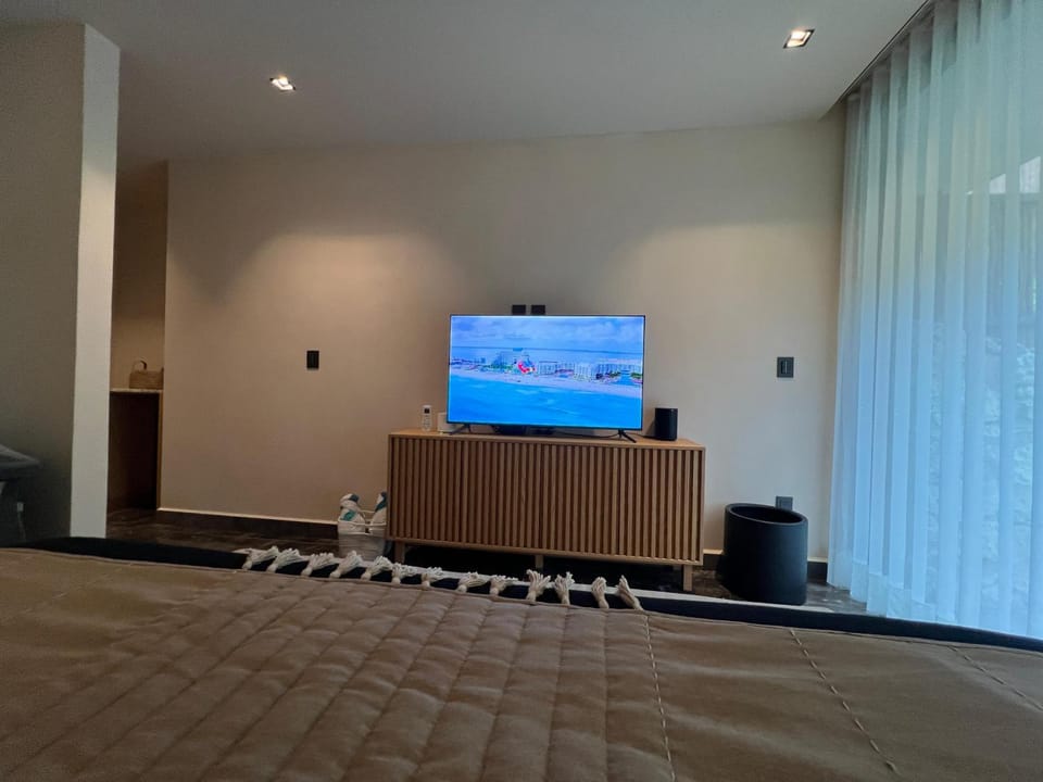 TV and multimedia, Photo of the whole room