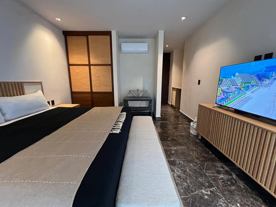 TV and multimedia, Photo of the whole room, Bedroom, air conditioner