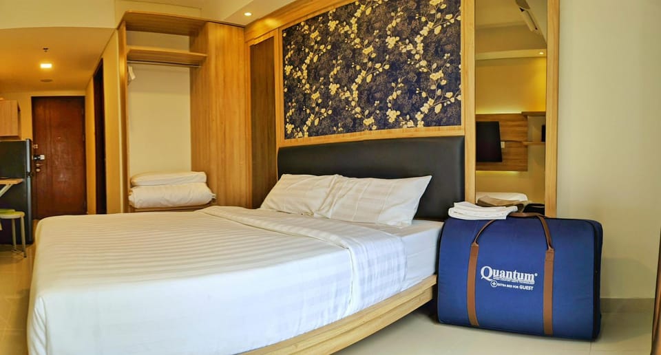 Photo of the whole room, Bedroom