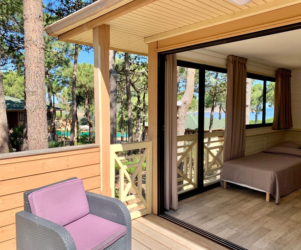 Photo of the whole room, Garden view, Sea view