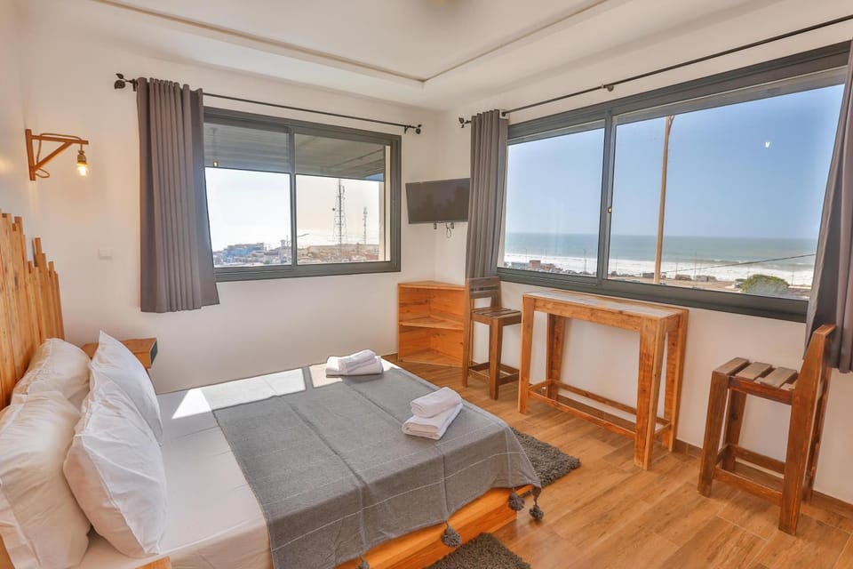 TV and multimedia, Photo of the whole room, City view, Sea view, storage