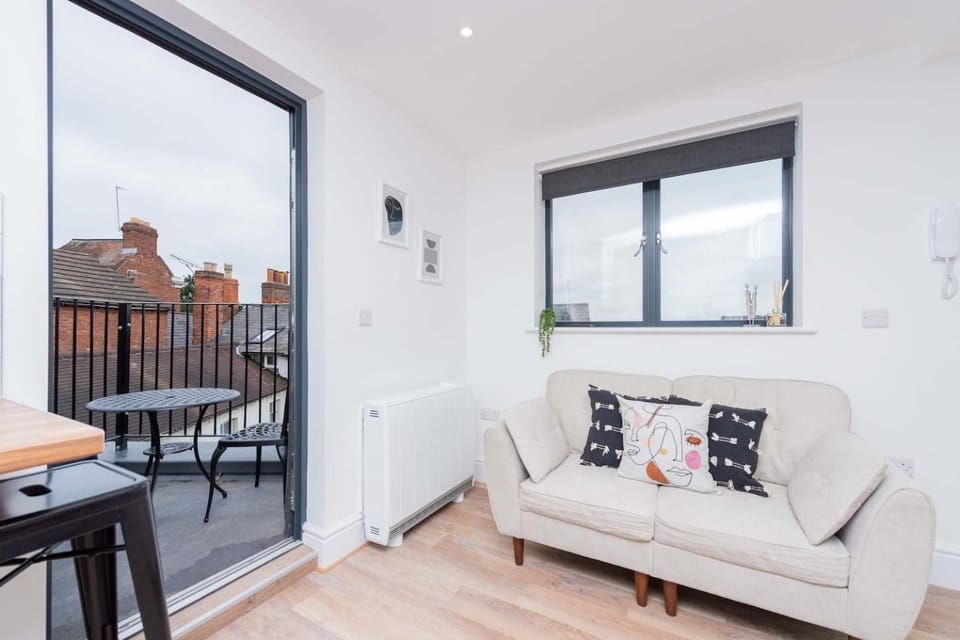 Studio 3, Third Floor Roof Terrace Leisure and Business Apartment in Shrewsbury