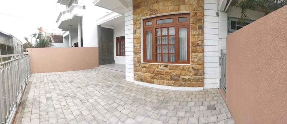 Property building, Day, Neighbourhood, Balcony/Terrace, Internal: Not applicable to any particular room