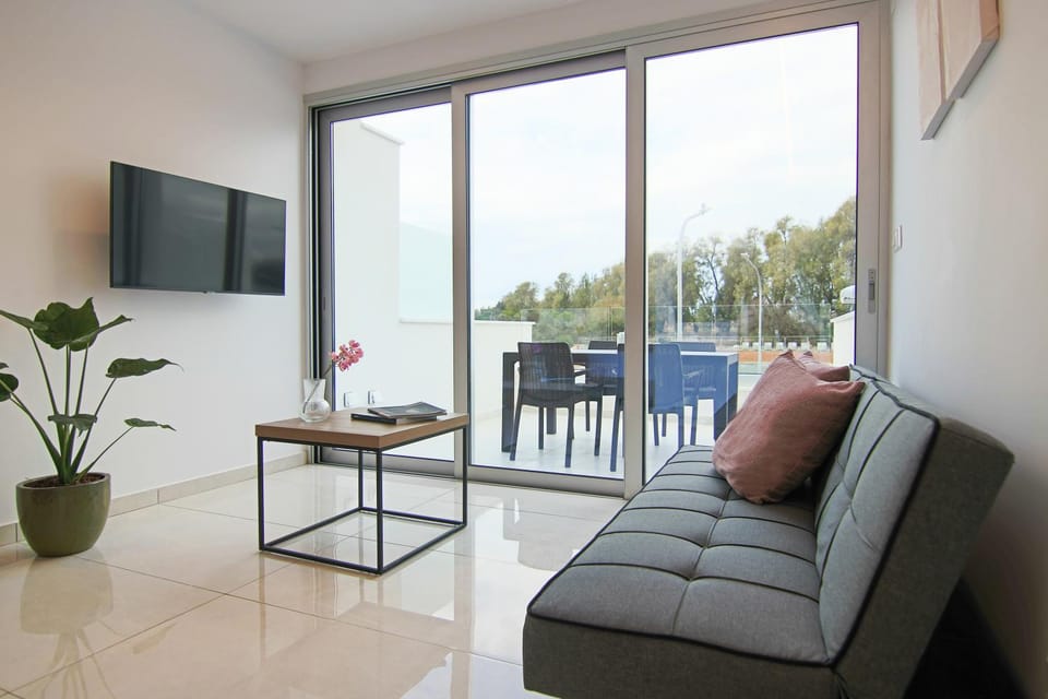 TV and multimedia, Balcony/Terrace, Living room, Seating area