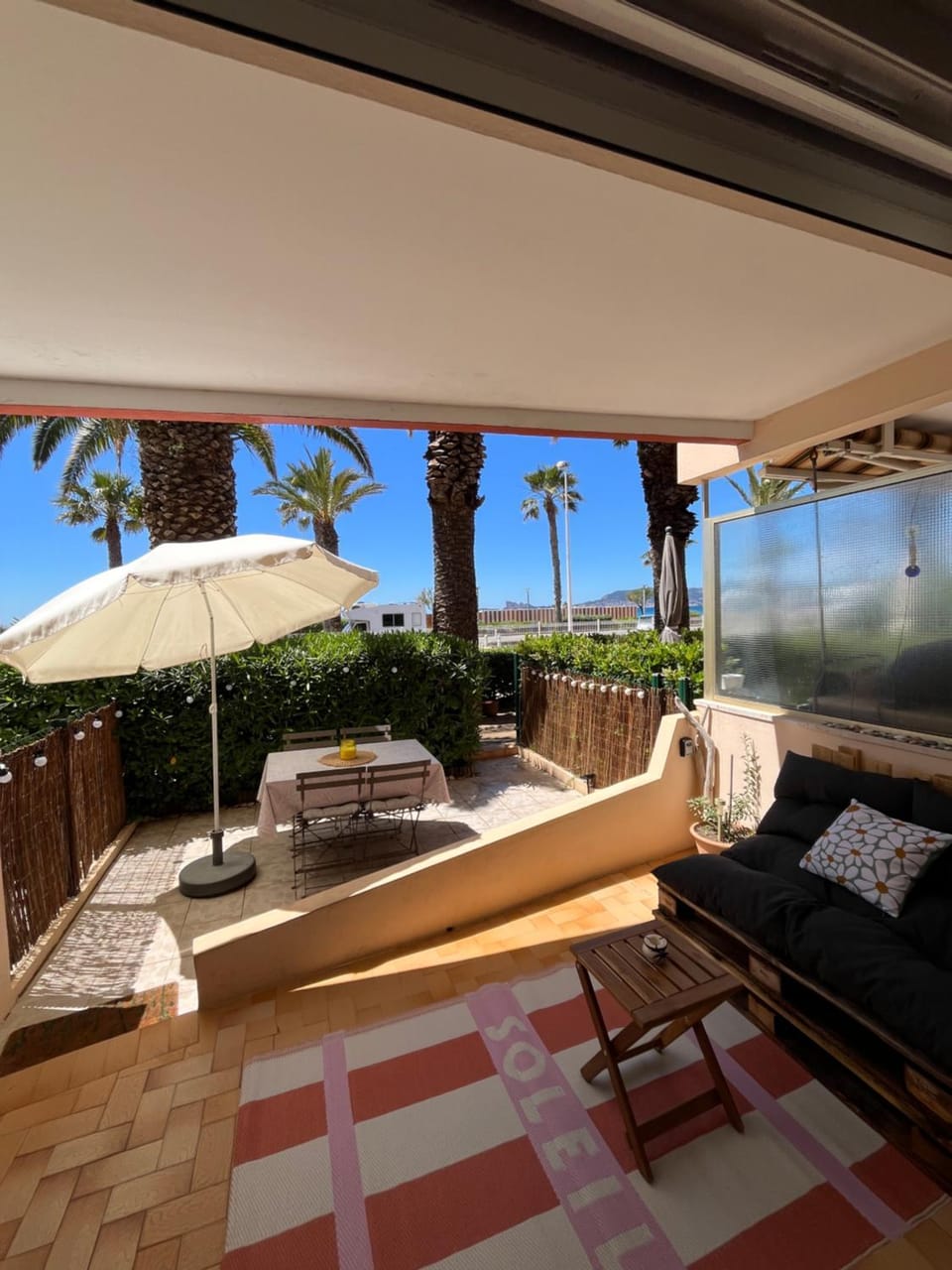 "Les Palmiers" Studio spacieux vue mer Terrasse & Parking Apartment in La Cadière-d'Azur