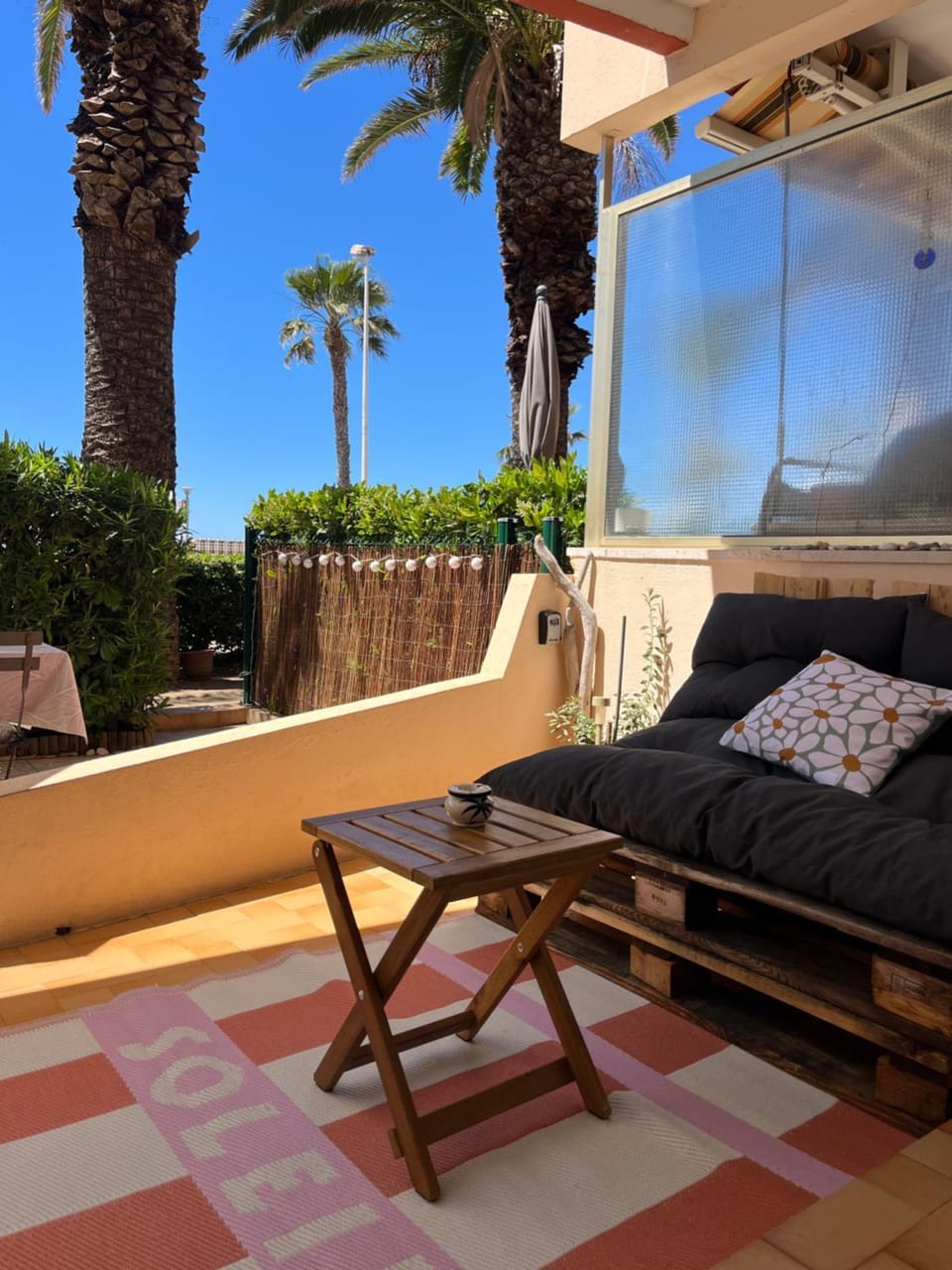 "Les Palmiers" Studio spacieux vue mer Terrasse & Parking Apartment in La Cadière-d'Azur