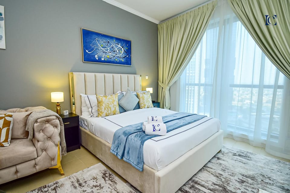 Bed, Living room, Photo of the whole room, Seating area, Bedroom, towels