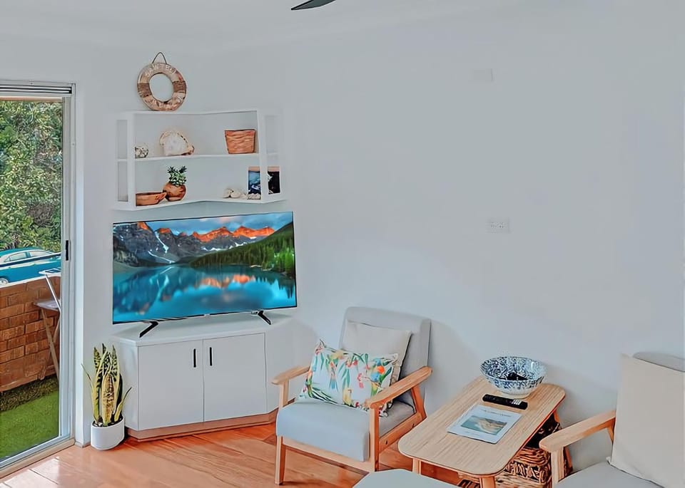 Beachfront 8 Apartment in Middle Arm