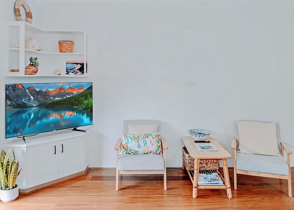 Beachfront 8 Apartment in Middle Arm