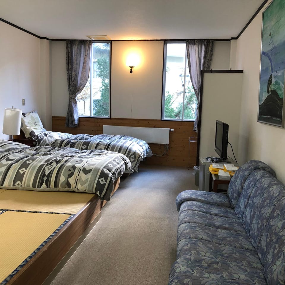 Photo of the whole room, Bedroom