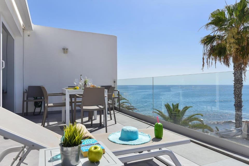 Solarium, Balcony/Terrace, Dining area, Sea view