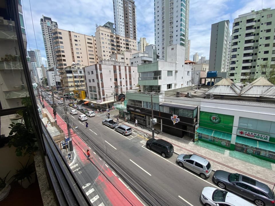 Apartamento Av. Brasil a 50m do mar Apartment in Camboriú