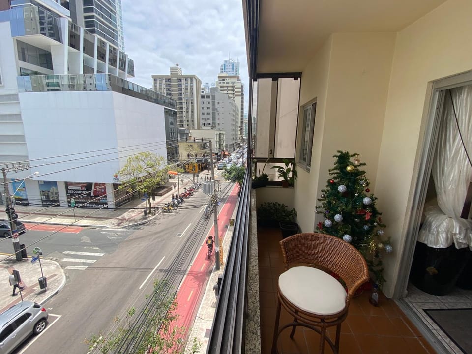Apartamento Av. Brasil a 50m do mar Apartment in Camboriú