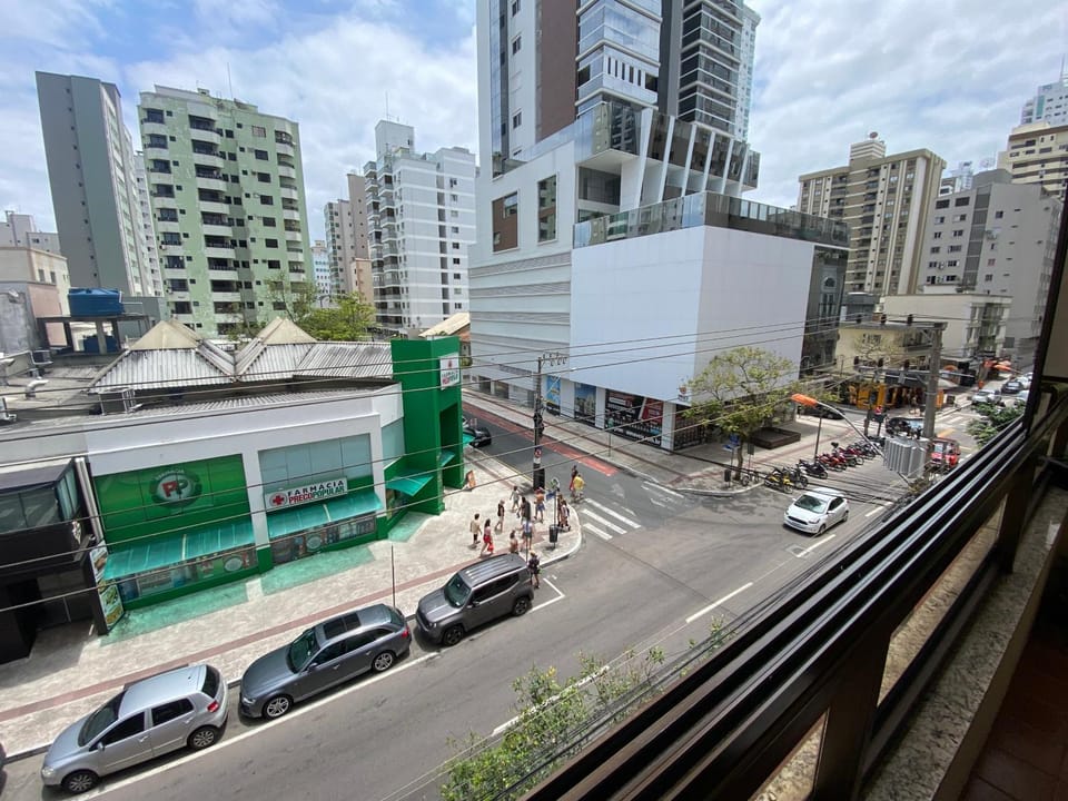 Apartamento Av. Brasil a 50m do mar Apartment in Camboriú