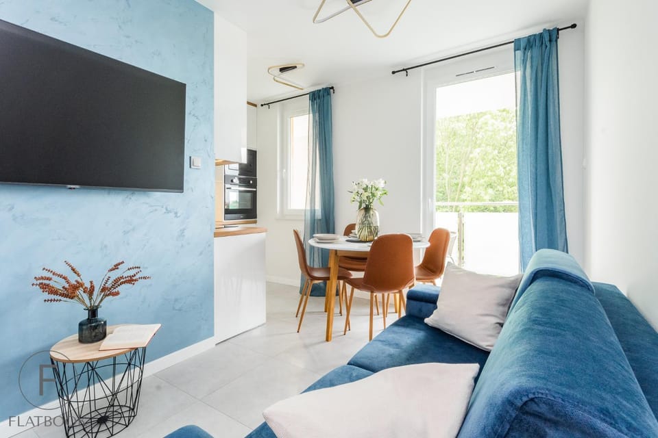 Communal lounge/ TV room, Seating area, Dining area