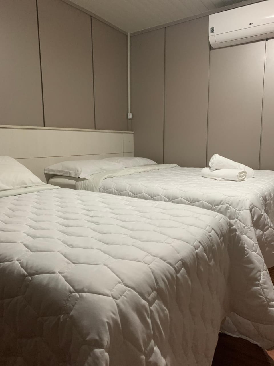 Bed, Bedroom, air conditioner