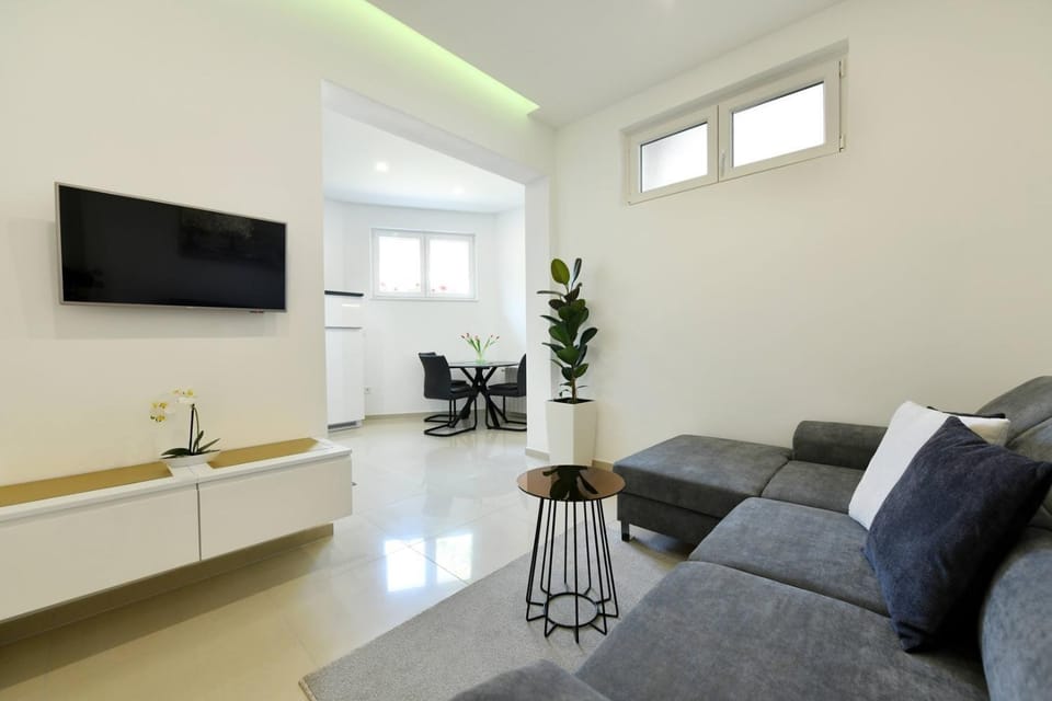 Living room, air conditioner