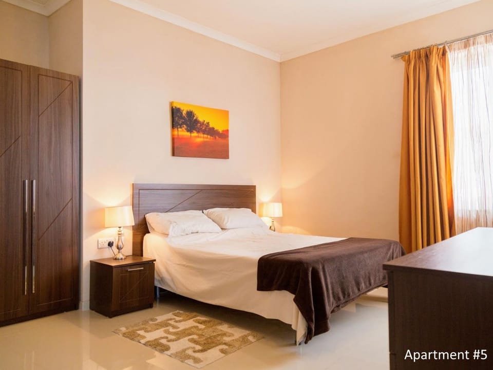 Riviera Holiday Apartments - Seafront - Wifi Apartment in Marsaskala