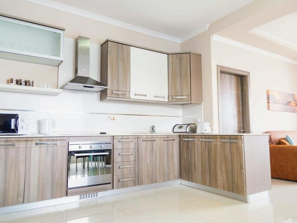 Riviera Holiday Apartments - Seafront - Wifi Apartment in Marsaskala