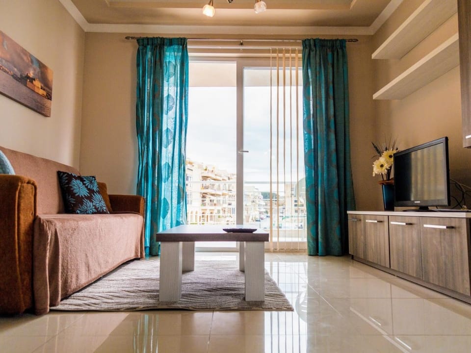 Riviera Holiday Apartments - Seafront - Wifi Apartment in Marsaskala