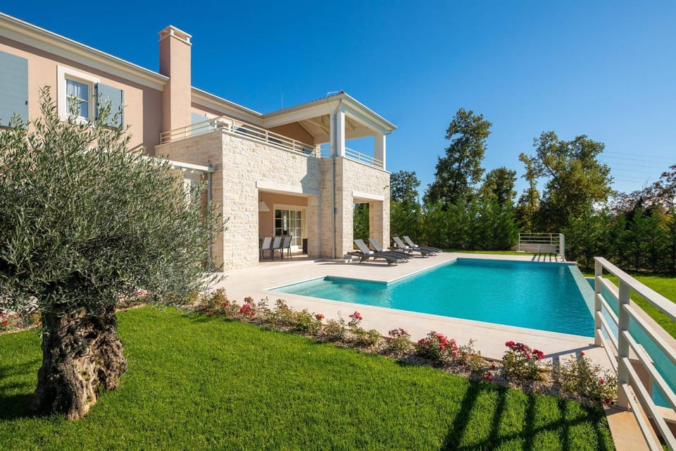 Property building, Garden, Swimming pool