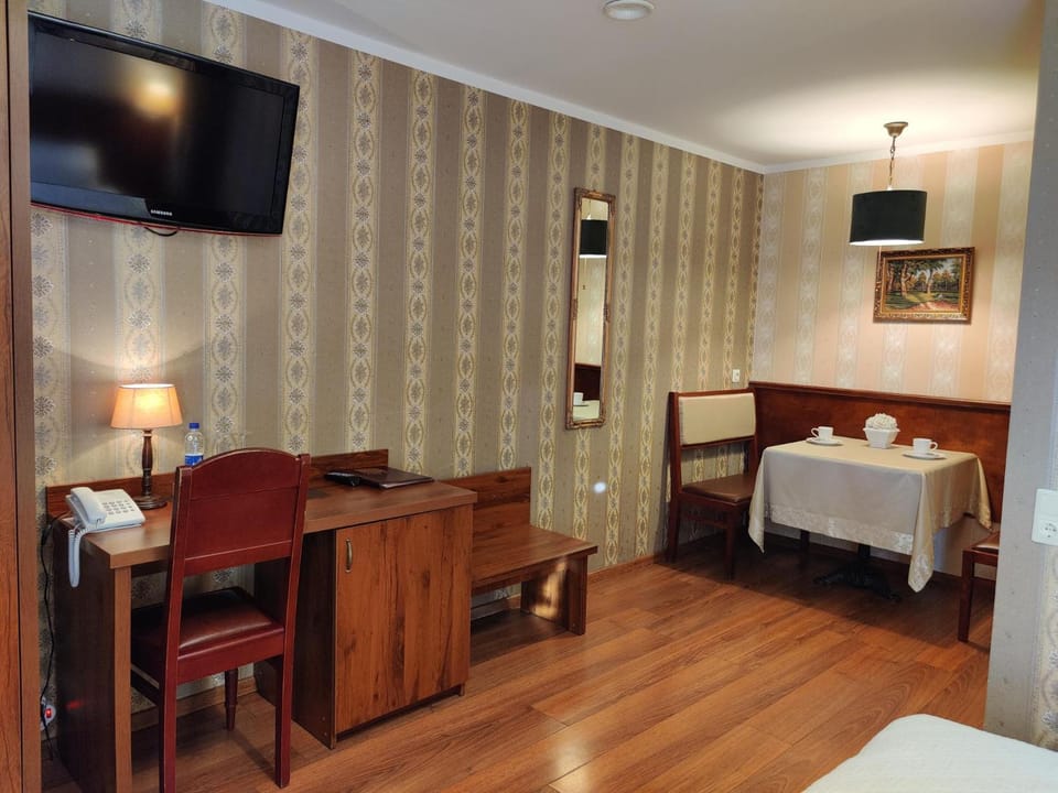 TV and multimedia, Seating area, hair dresser