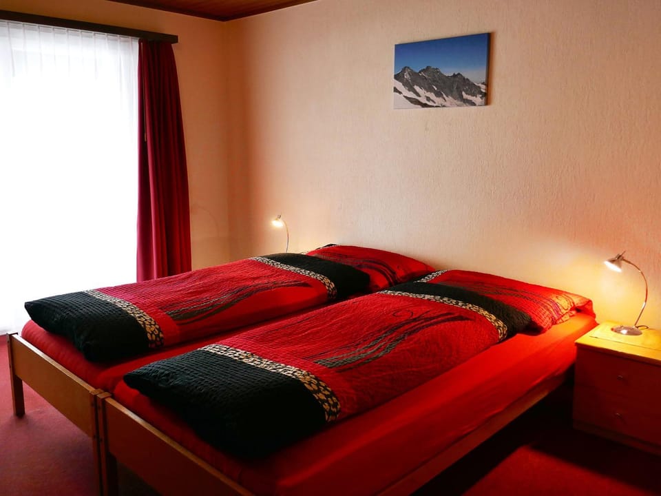 Shower, Toilet, Nearby landmark, Restaurant/places to eat, Bed, People, People, People, TV and multimedia, Balcony/Terrace, Balcony/Terrace, Bedroom, Mountain view, Mountain view, Supermarket/grocery shop, Shopping Area, Family, Family, Family