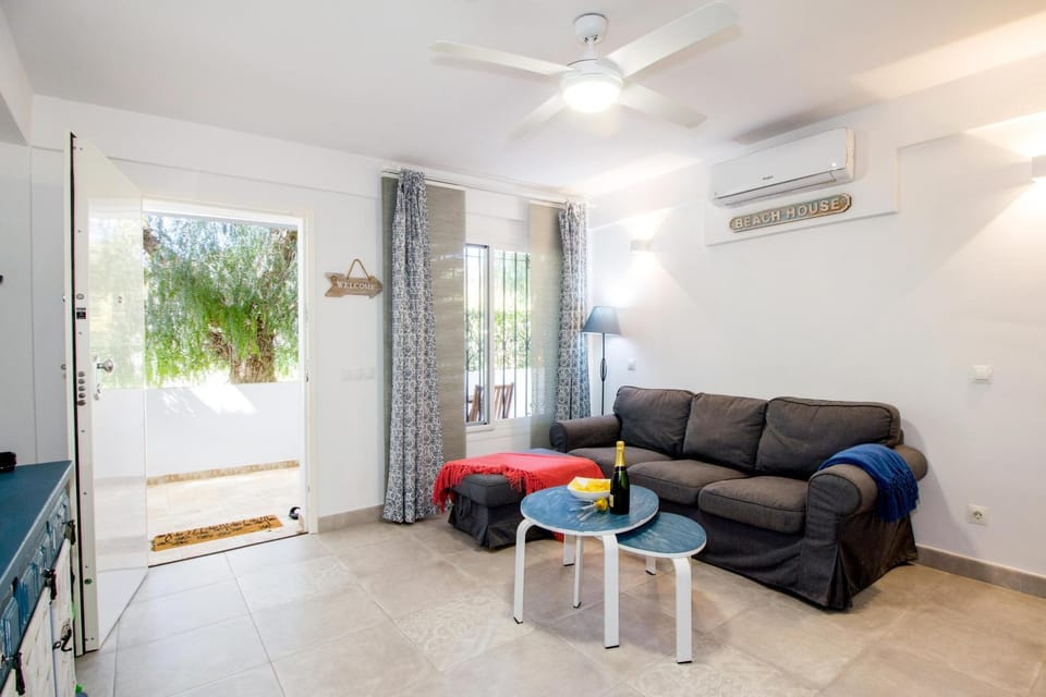 Living room, air conditioner