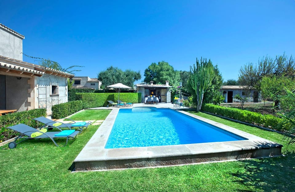 Off site, Garden, Swimming pool, sunbed