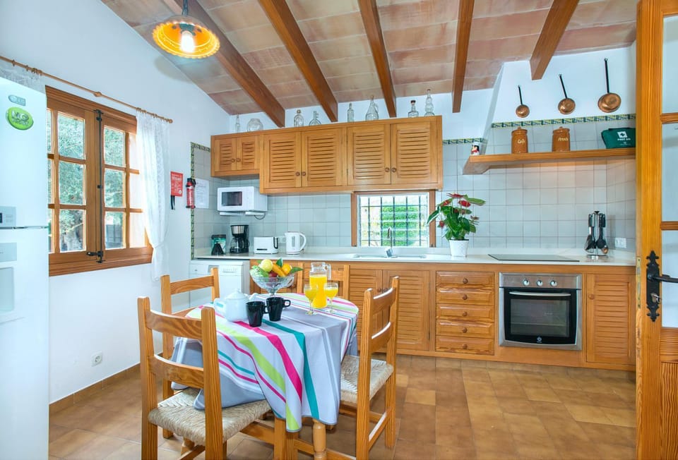 Kitchen or kitchenette, minibar, stove, kitchen