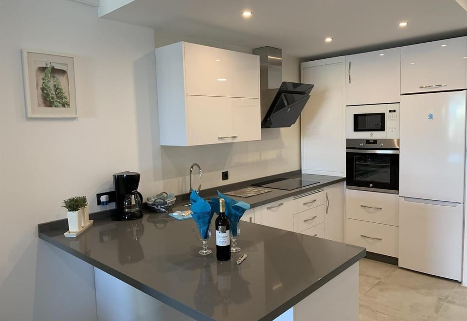 Kitchen or kitchenette, Living room