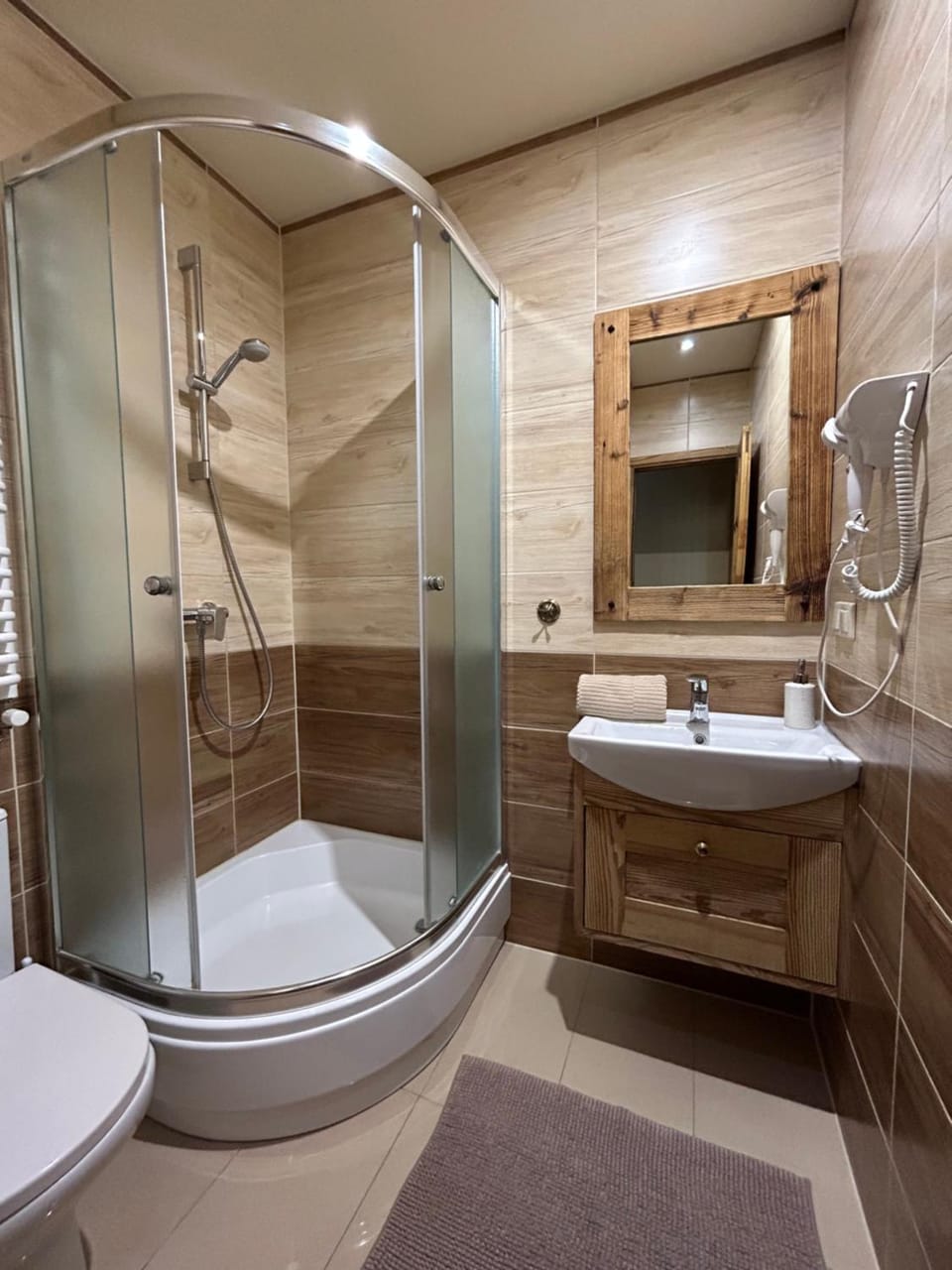 Shower, Toilet, Bathroom, Bath, towels