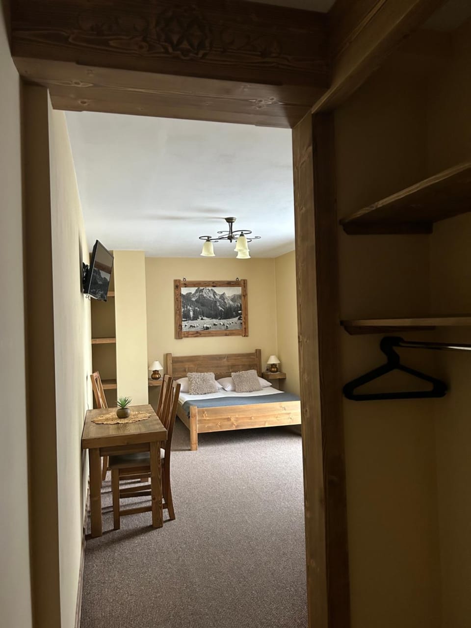 Bed, TV and multimedia, Photo of the whole room, Bedroom, wardrobe