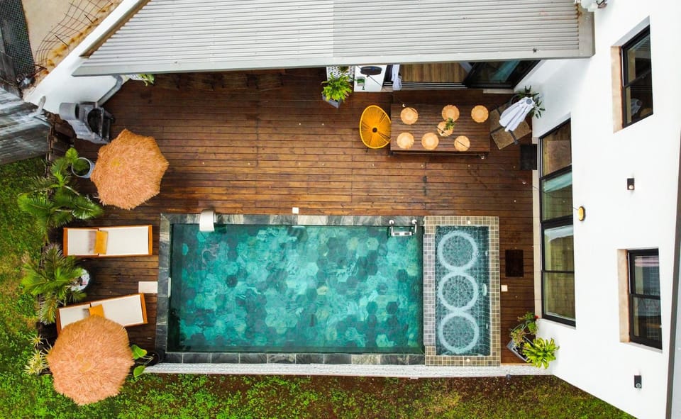 Patio, Balcony/Terrace, Swimming pool, sunbed