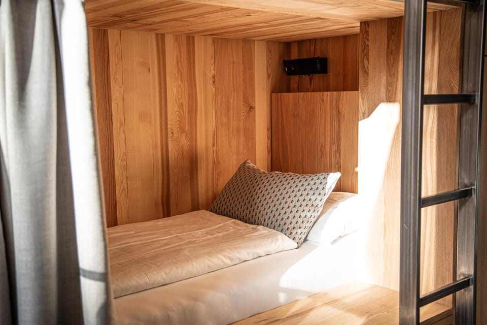 Bed, bunk bed