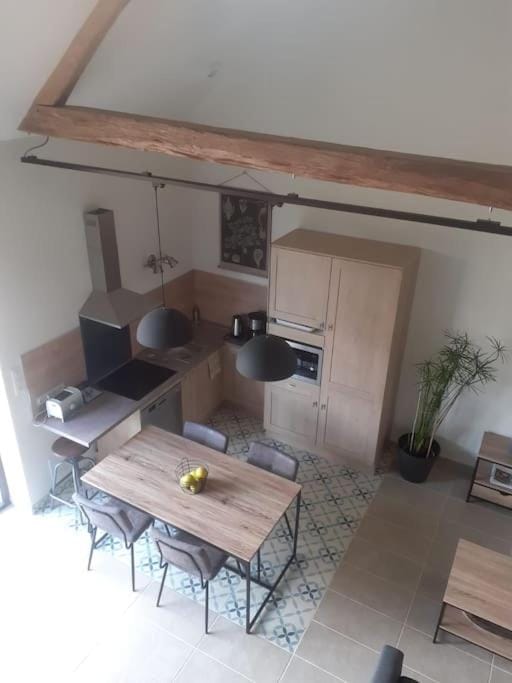 Kitchen or kitchenette, Dining area