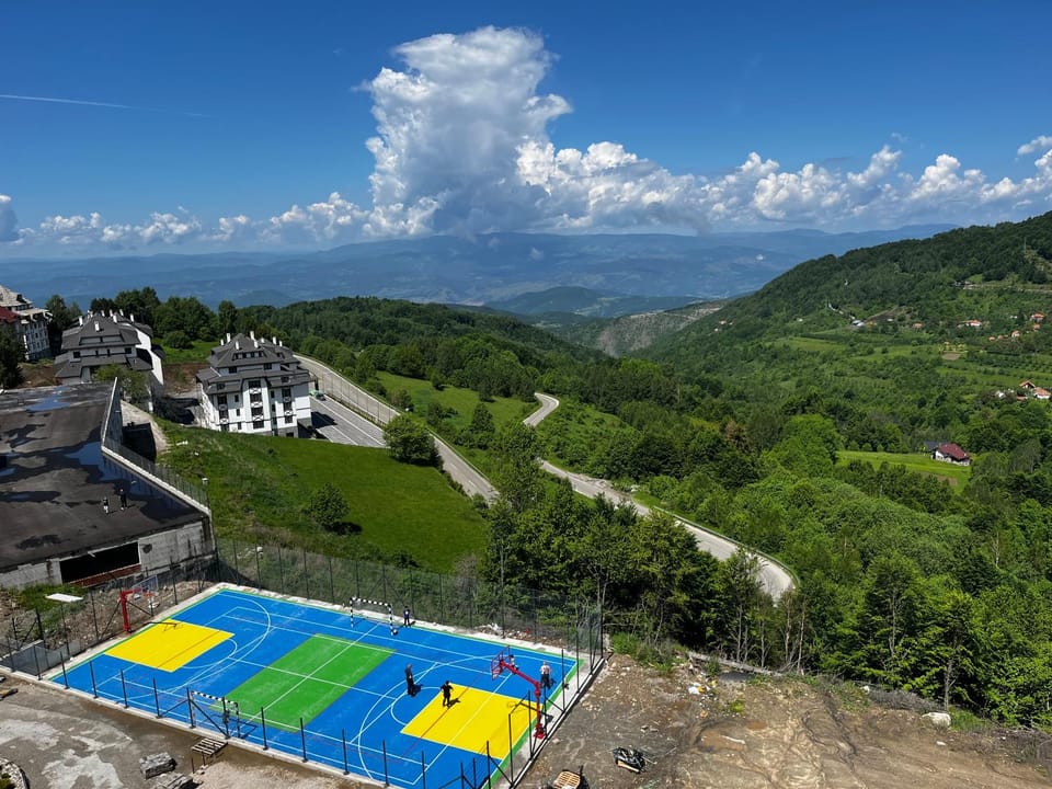 Nearby landmark, Day, Natural landscape, Bird's eye view, Mountain view, Sports, Sports, Parking