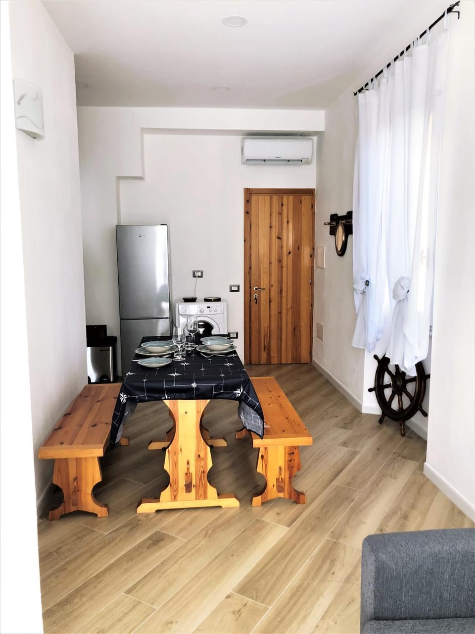 Living room, Seating area, Dining area, air conditioner