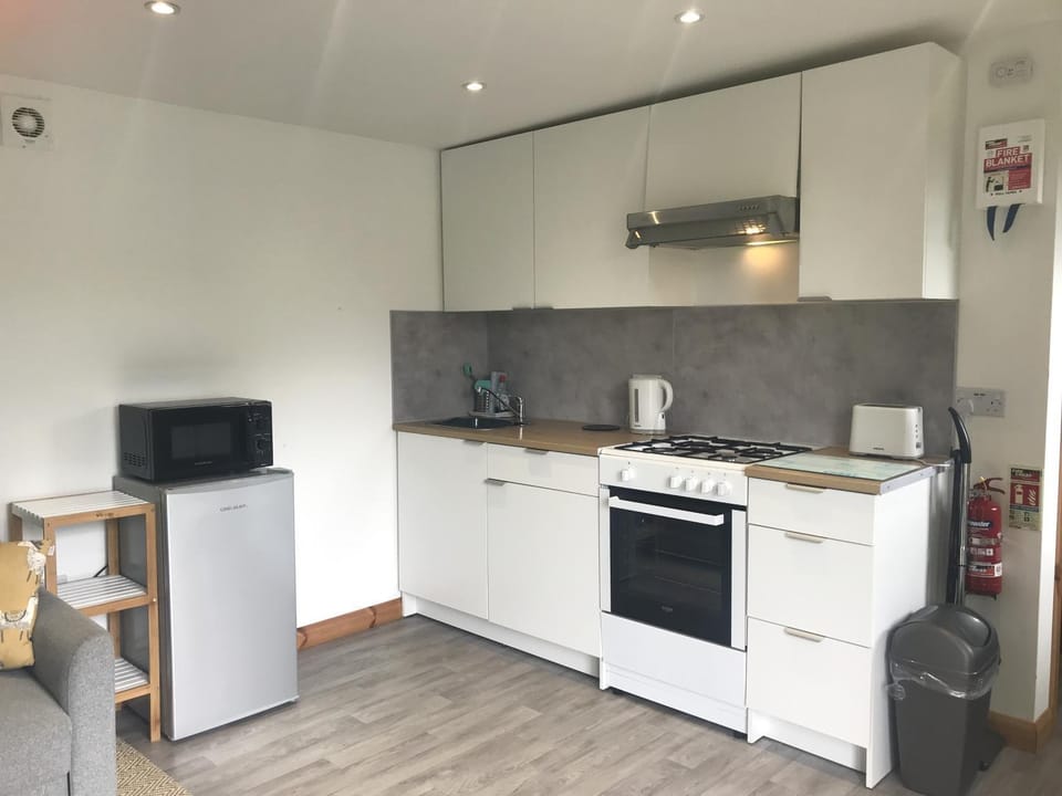 Property building, Coffee/tea facilities, Kitchen or kitchenette, minibar, pet friendly, stove, toaster