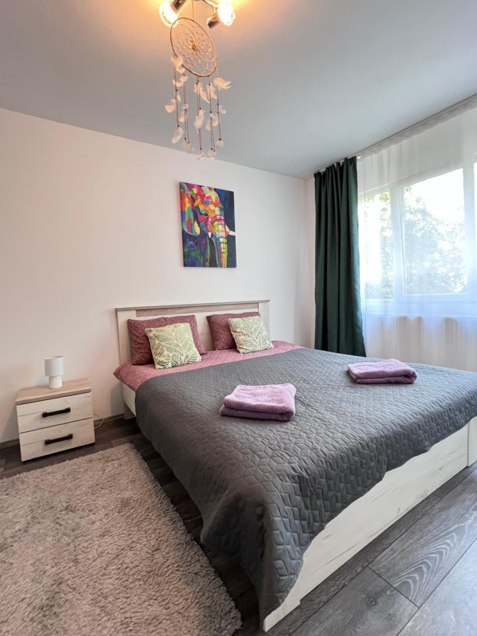 Bed, Photo of the whole room, Bedroom, towels
