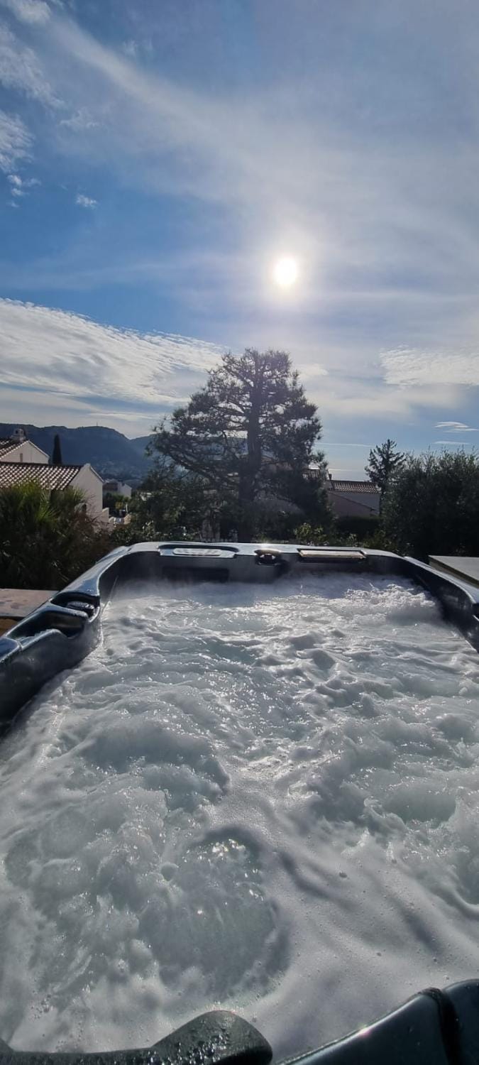 Hot Tub, Spa and wellness centre/facilities