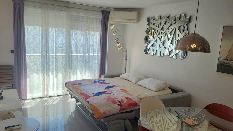 Bed, Living room, Bedroom