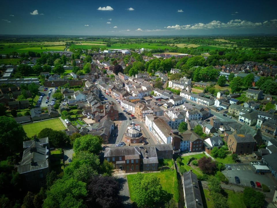 The Courtyard Apartment Apartment in Brampton